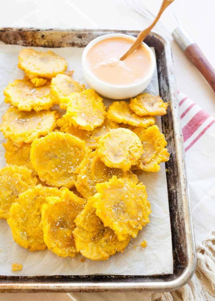 Crispy tostones with dipping sauce